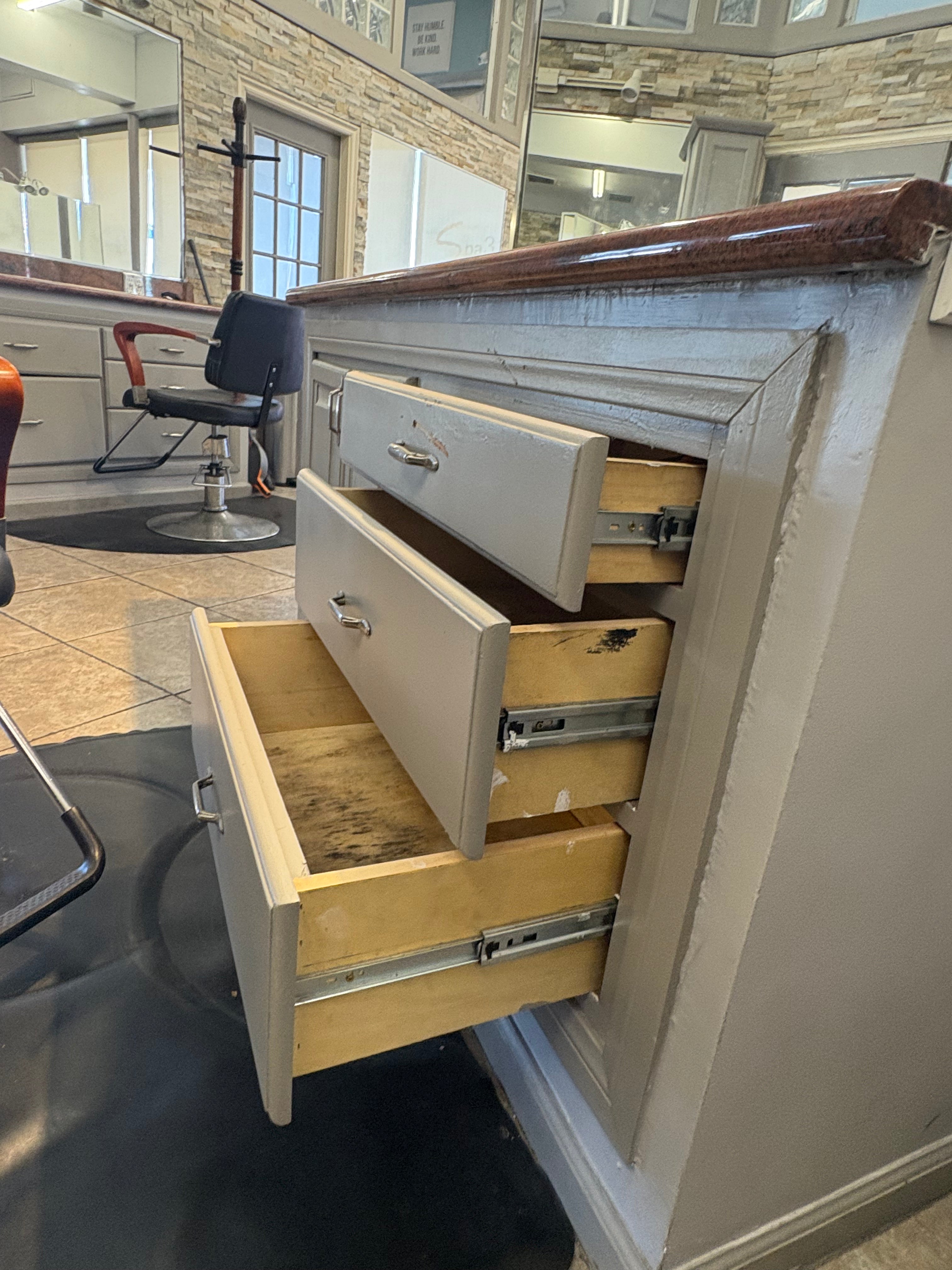 Showroom Floor Station