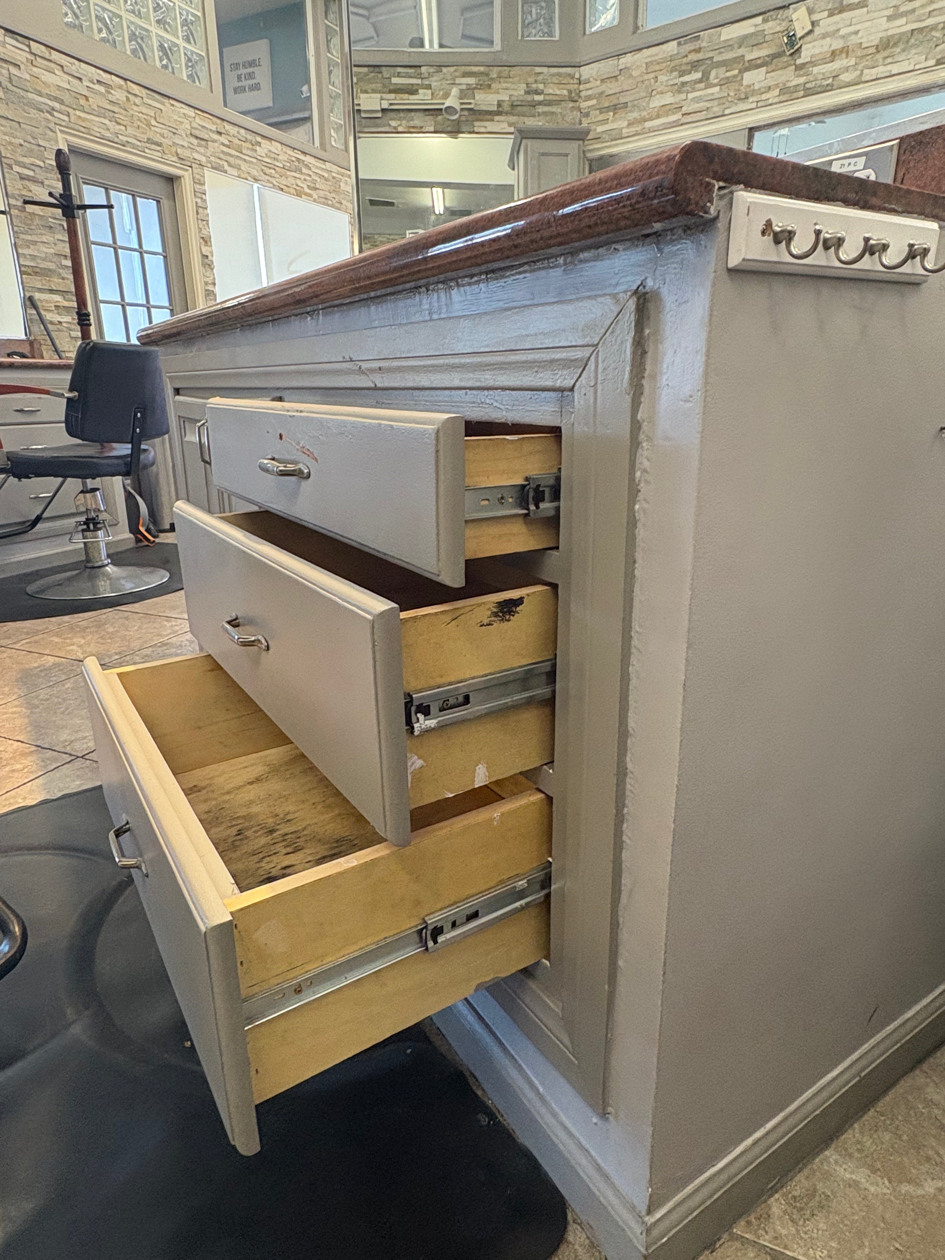 Showroom Floor Station