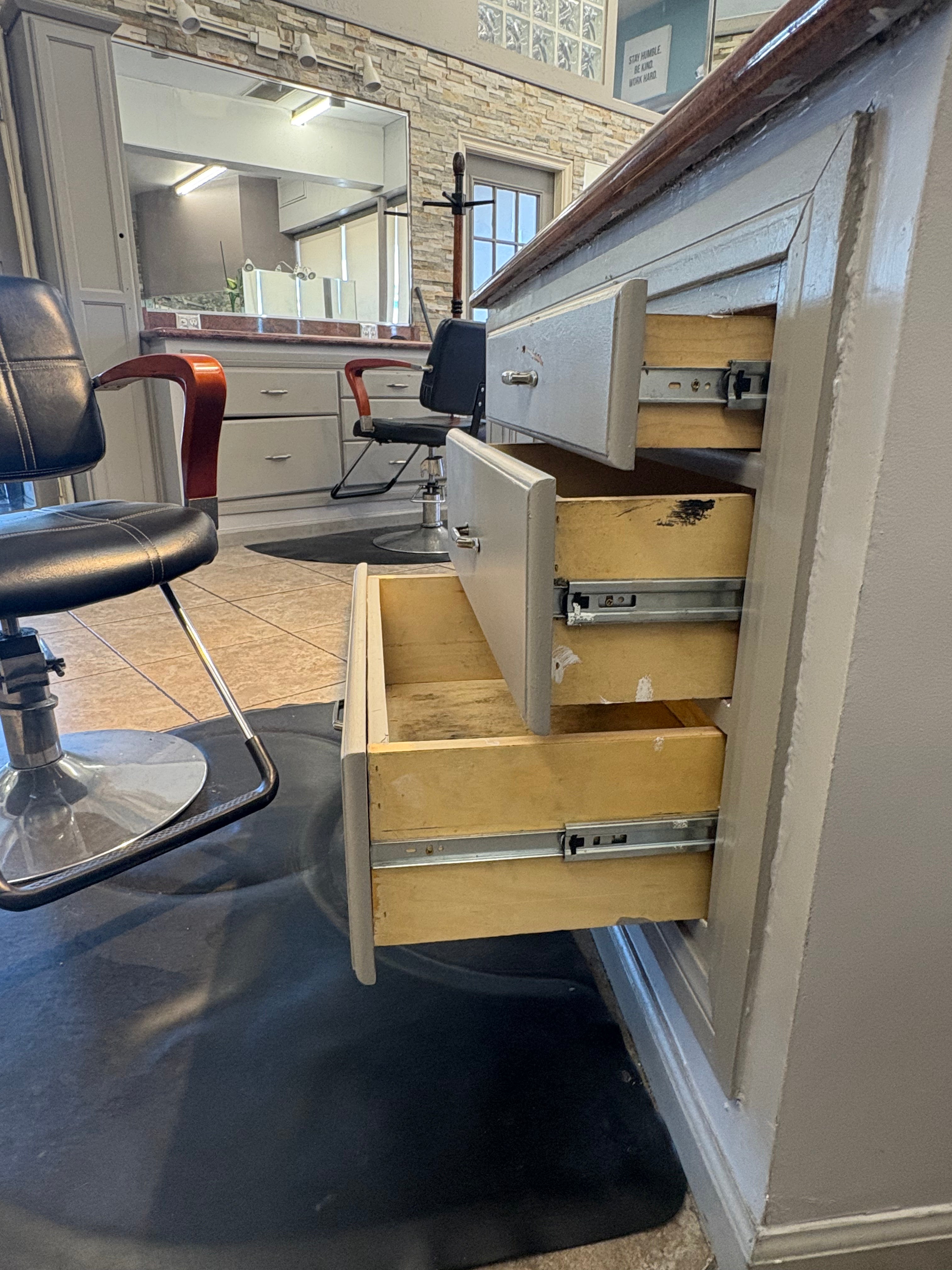 Showroom Floor Station