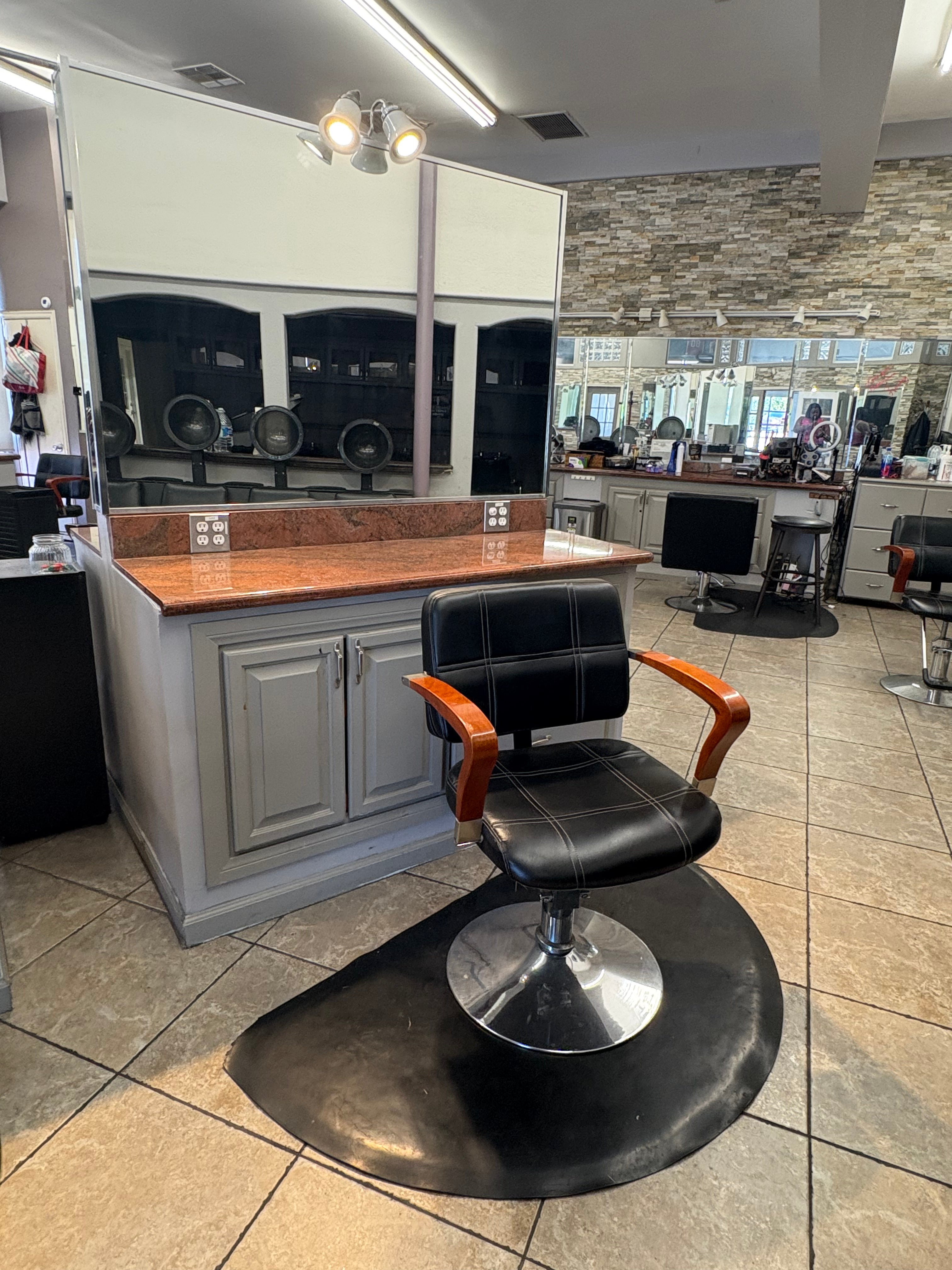 Showroom Floor Station