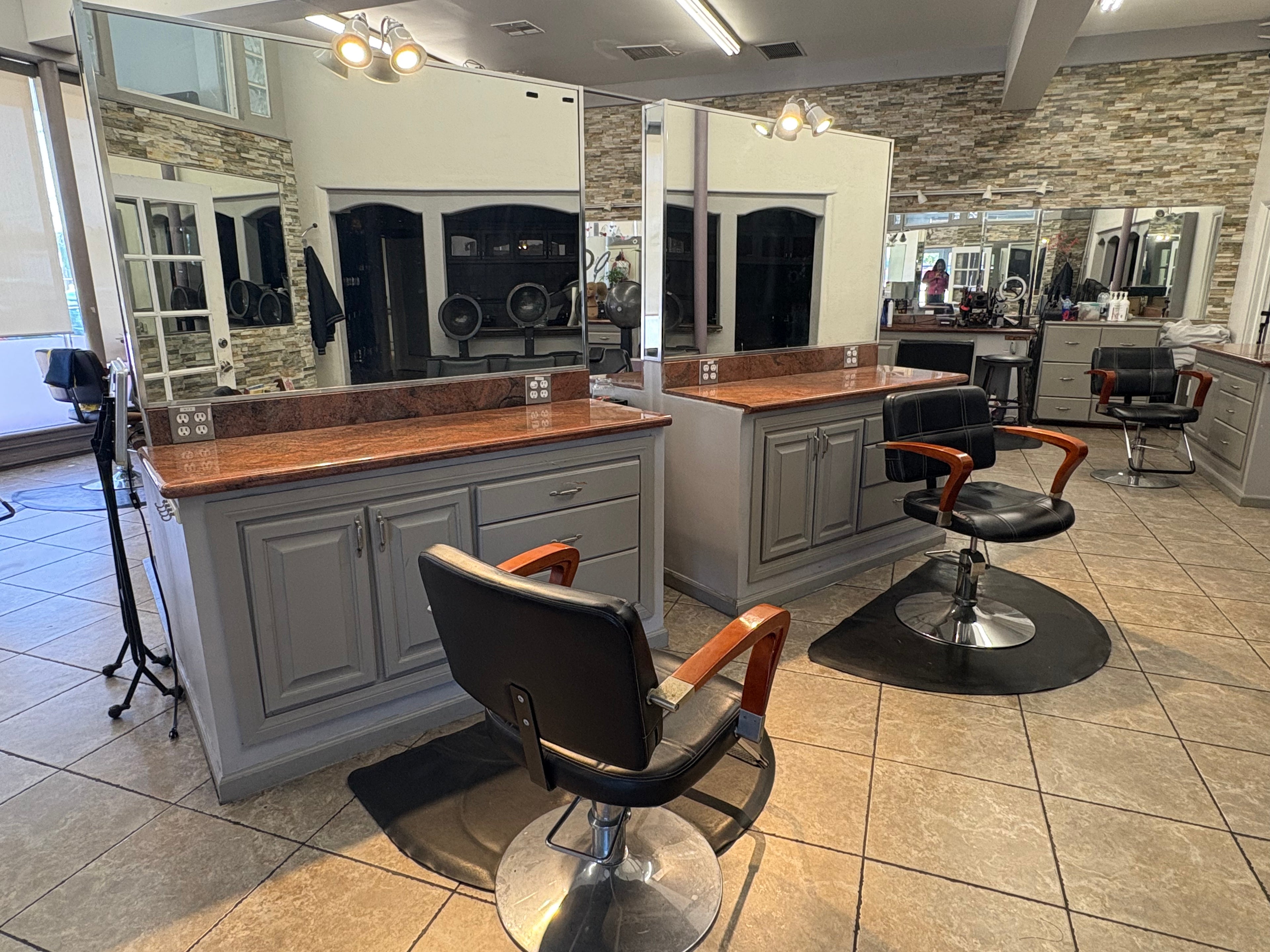 Showroom Floor Station