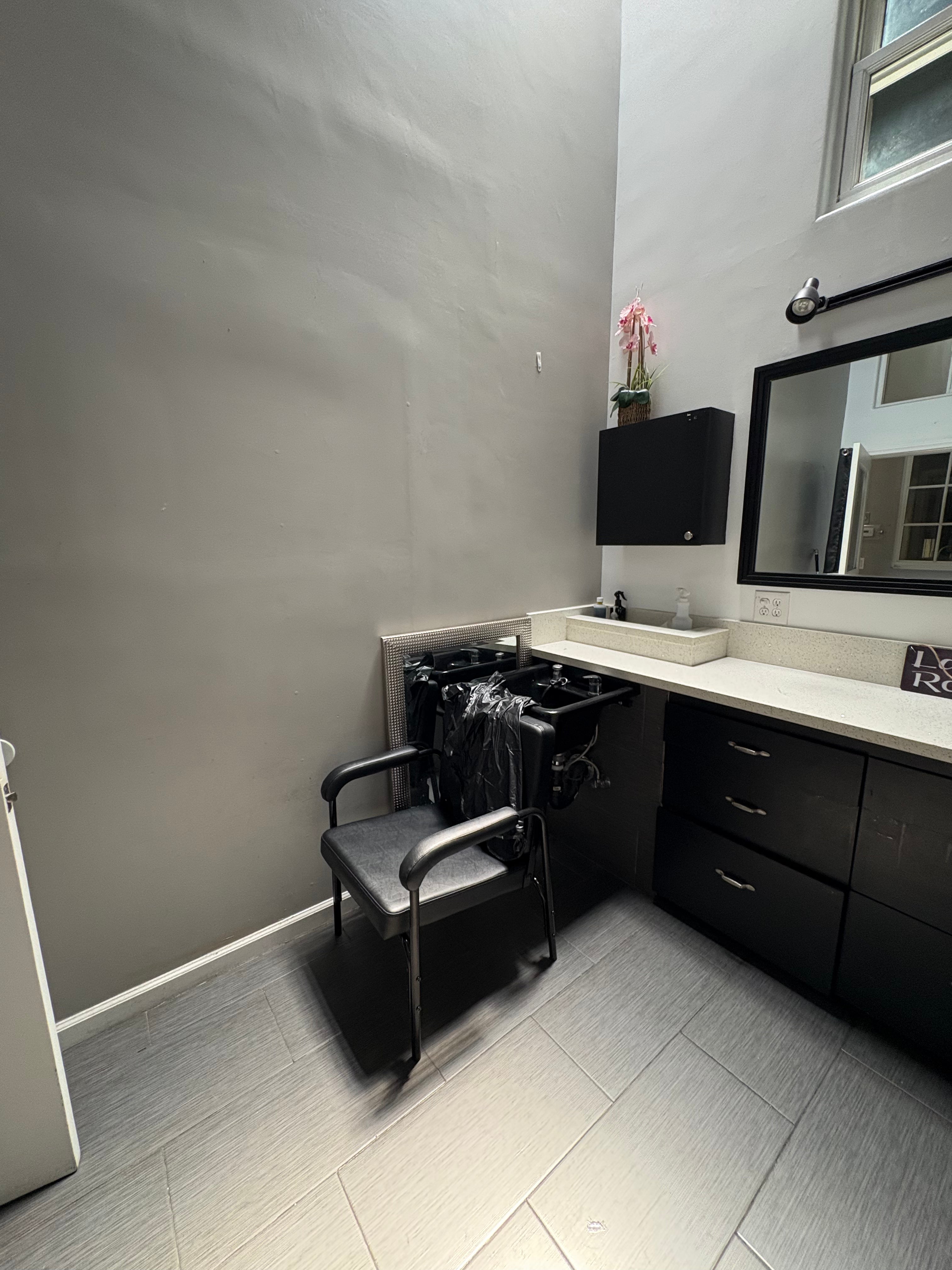 Suite 1050- Private Suite